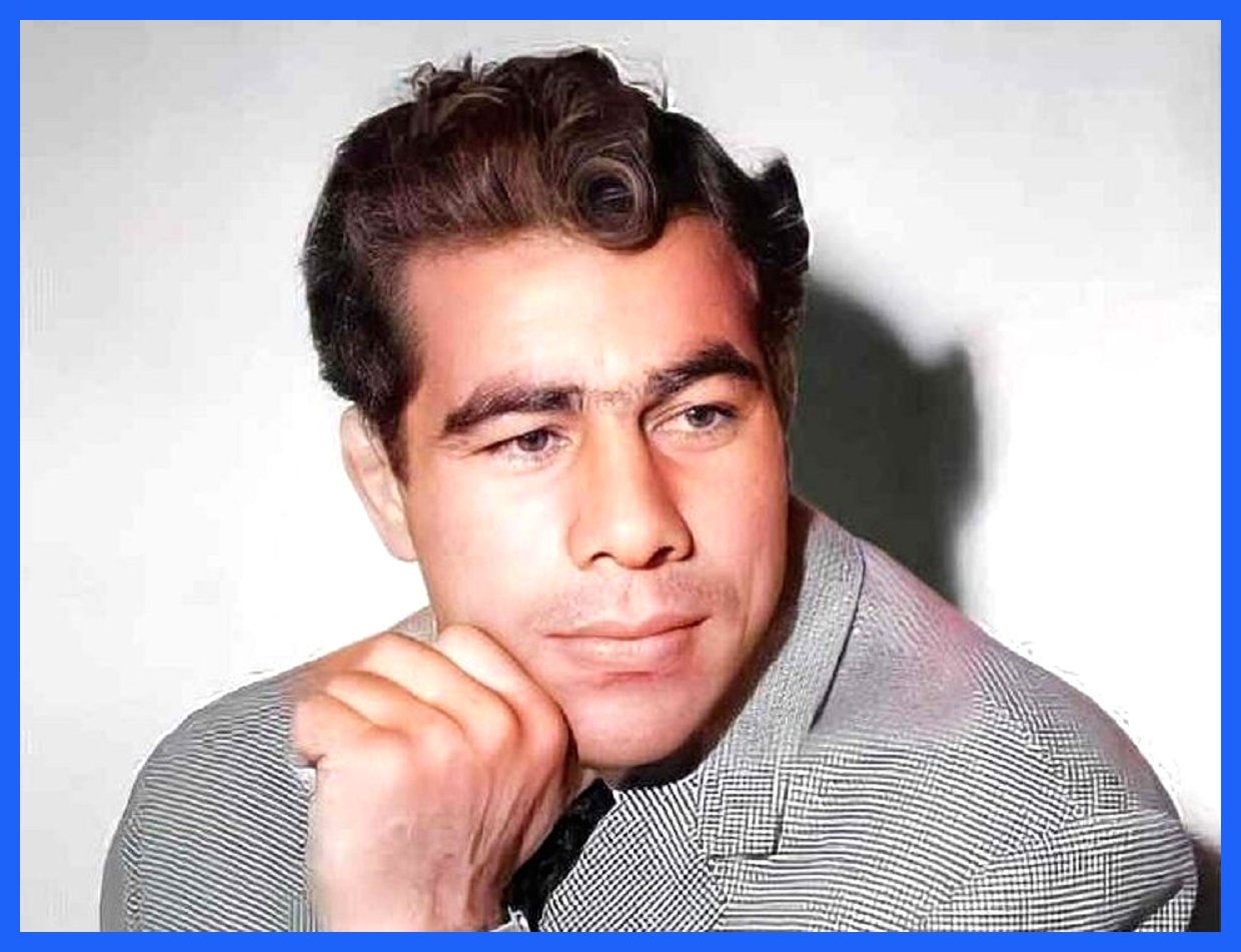 غلامرضا تختی در ۲۴ سالگی؛ یادگاری از کربلا در سال ۱۳۳۳ (عکس)