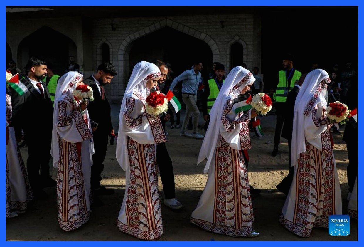 عروسی گروهی در خرابه های جنگ در غزه (+عکس)