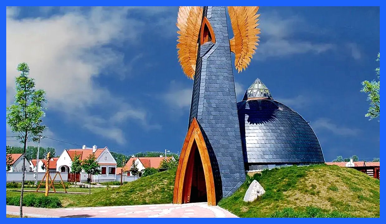 مکان مذهبی با طراحی ارگانیک شگفت‌انگیز (+عکس)