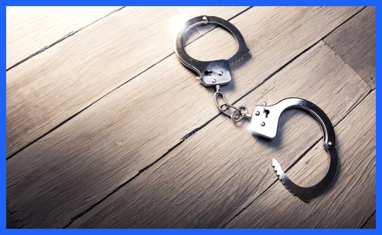 عاملان تیر اندازی به مینی بوس در این شهر دستگیر شدند