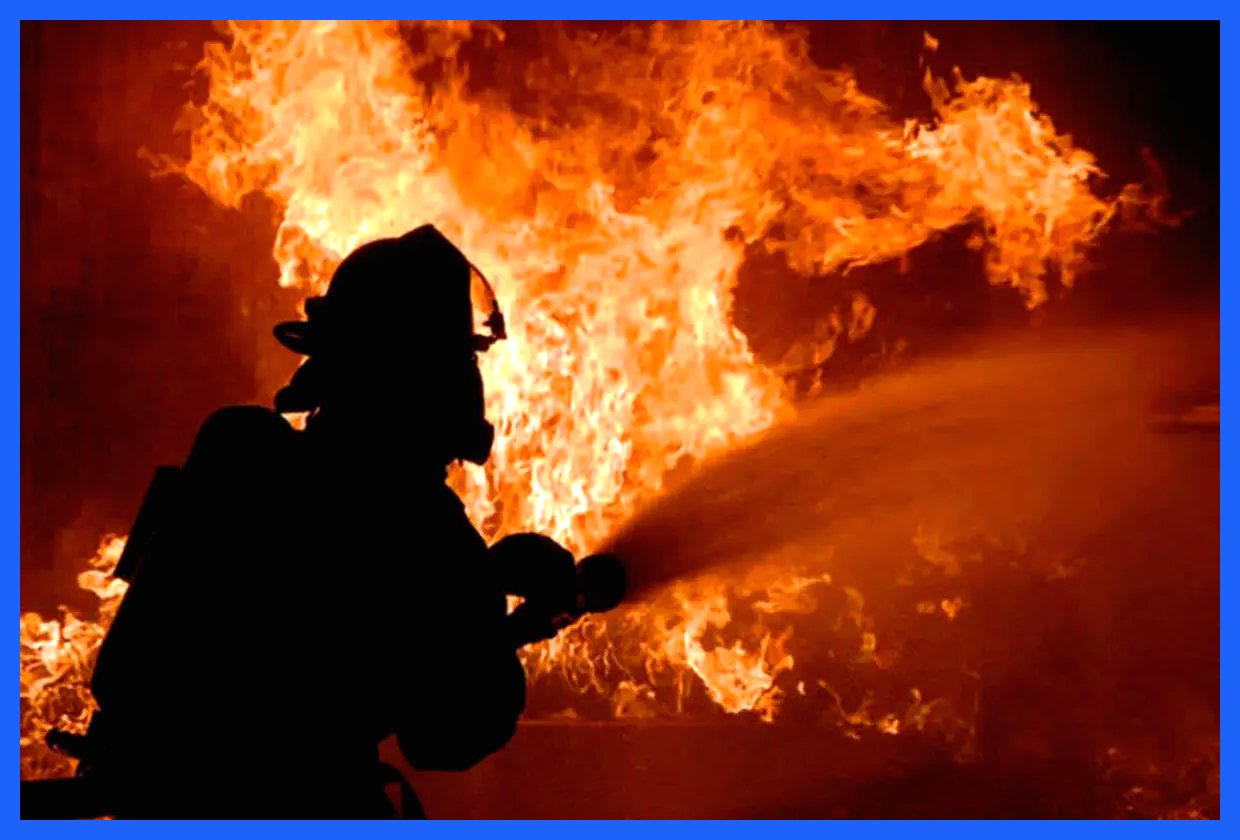 آتش‌سوزی مهیب در لاله‌زار تهران