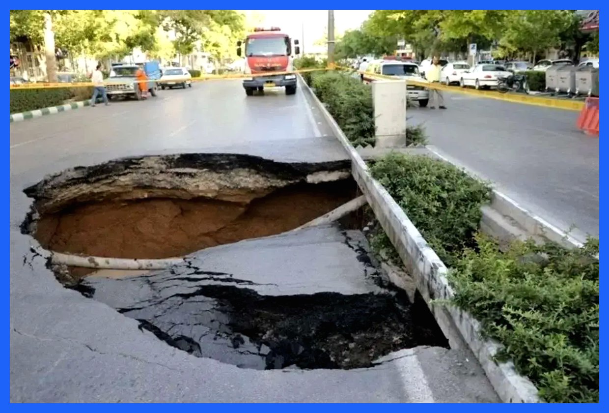 فرونشست زمین در شهرک ولیعصر تهران، سه خودرو را آسیب‌دیده کرد (+عکس)