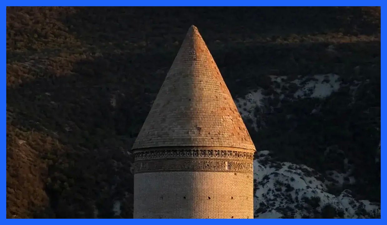 برج رادکان کردکوی؛ سازه باستانی آل باوند با گنبد مخروطی و ارتفاع ۳۵ متری (+عکس)
