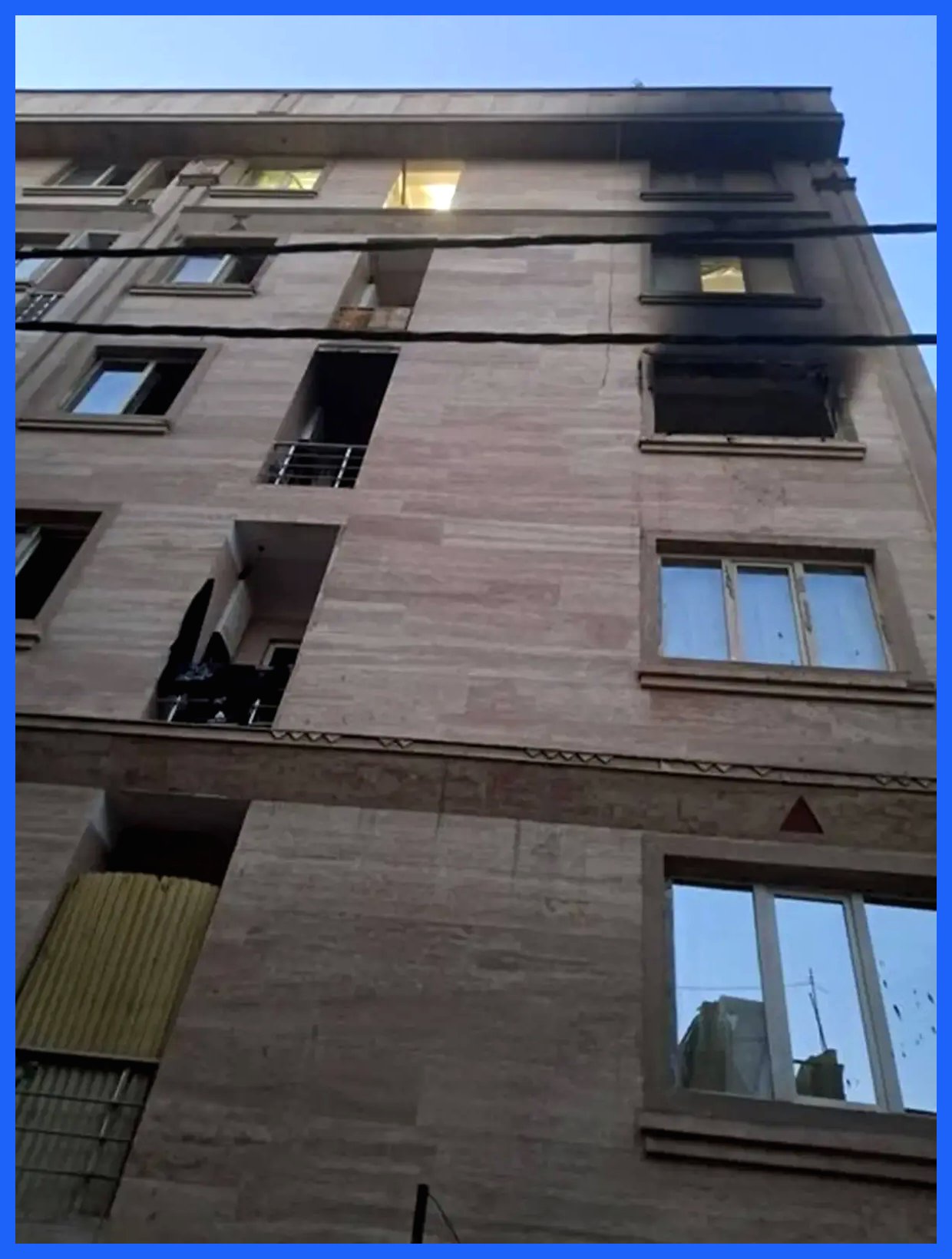 نجات 15 نفر از آتش‌سوزی ساختمان پنج‌طبقه در جنوب تهران/ دو نفر دچار سوختگی و دودگرفتگی شدند