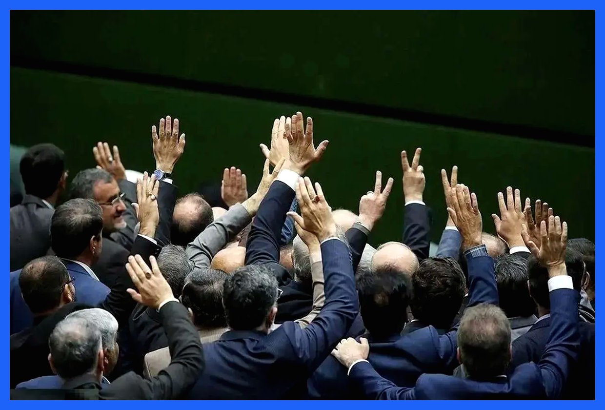 روزنامه فرهیختگان: بعد از جنگ ۱۲ روزه رادیکال‌ها جای خدا نشسته‌اند!