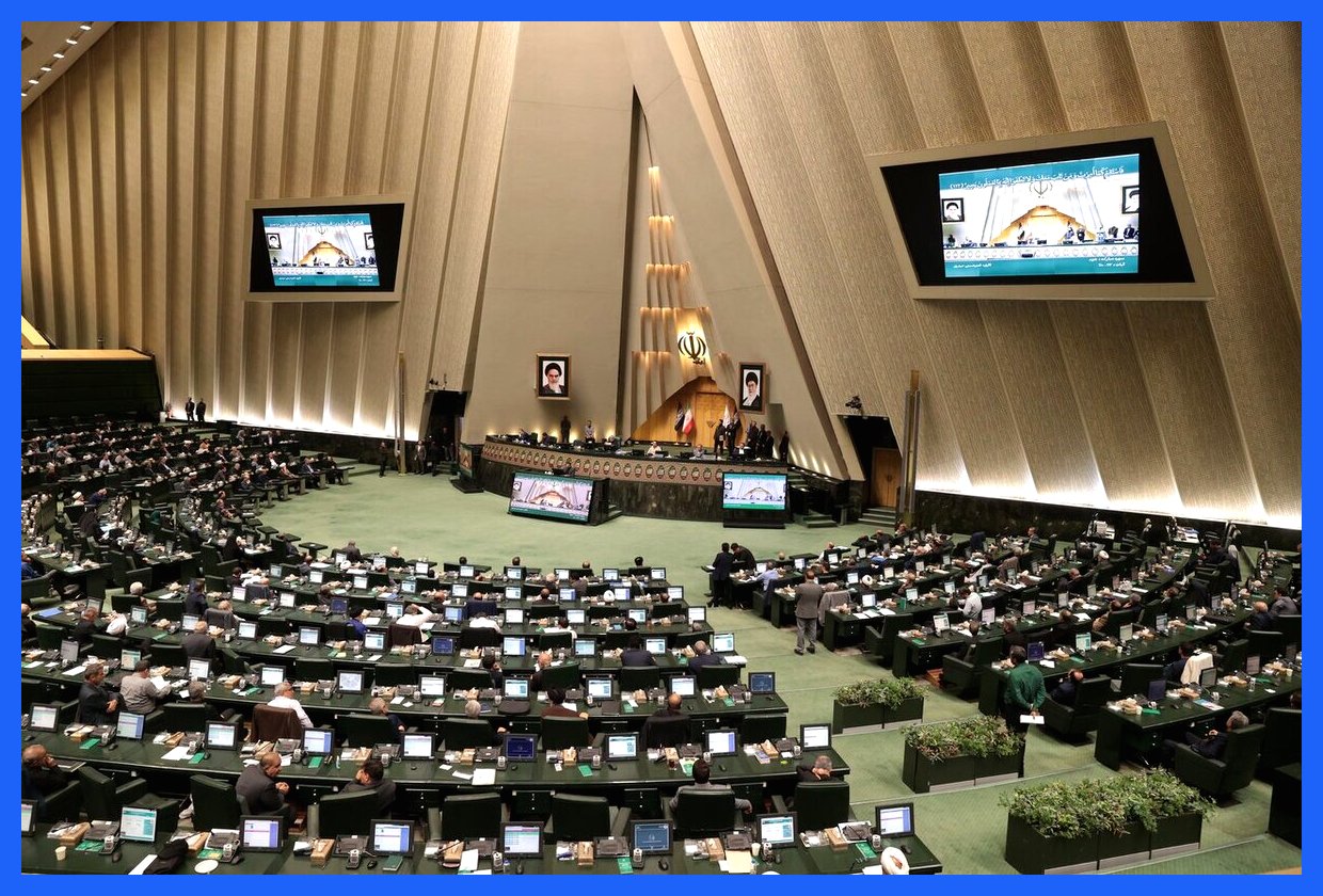 به گزارش آگاهنا، در لایحه بودجه سنواتی سال آینده، الزاماتی جدیدی به منظور بهبود مدیریت مالی و افزایش شفافیت در عملکرد مالی دولت اضافه شده است. این الزامات شامل ارائه برنامه‌های عملیاتی مشخص برای هر بخش، تعیین سقف هزینه‌ها و درآمدها به صورت دقیق، و نظارت مستمر بر اجرای بودجه می‌باشد. همچنین