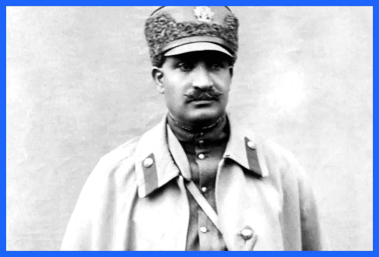 جشن تولد «رضاخان» در کاخ زعفران؛ ۲۴ اسفند ماه ۱۳۱۷(عکس)