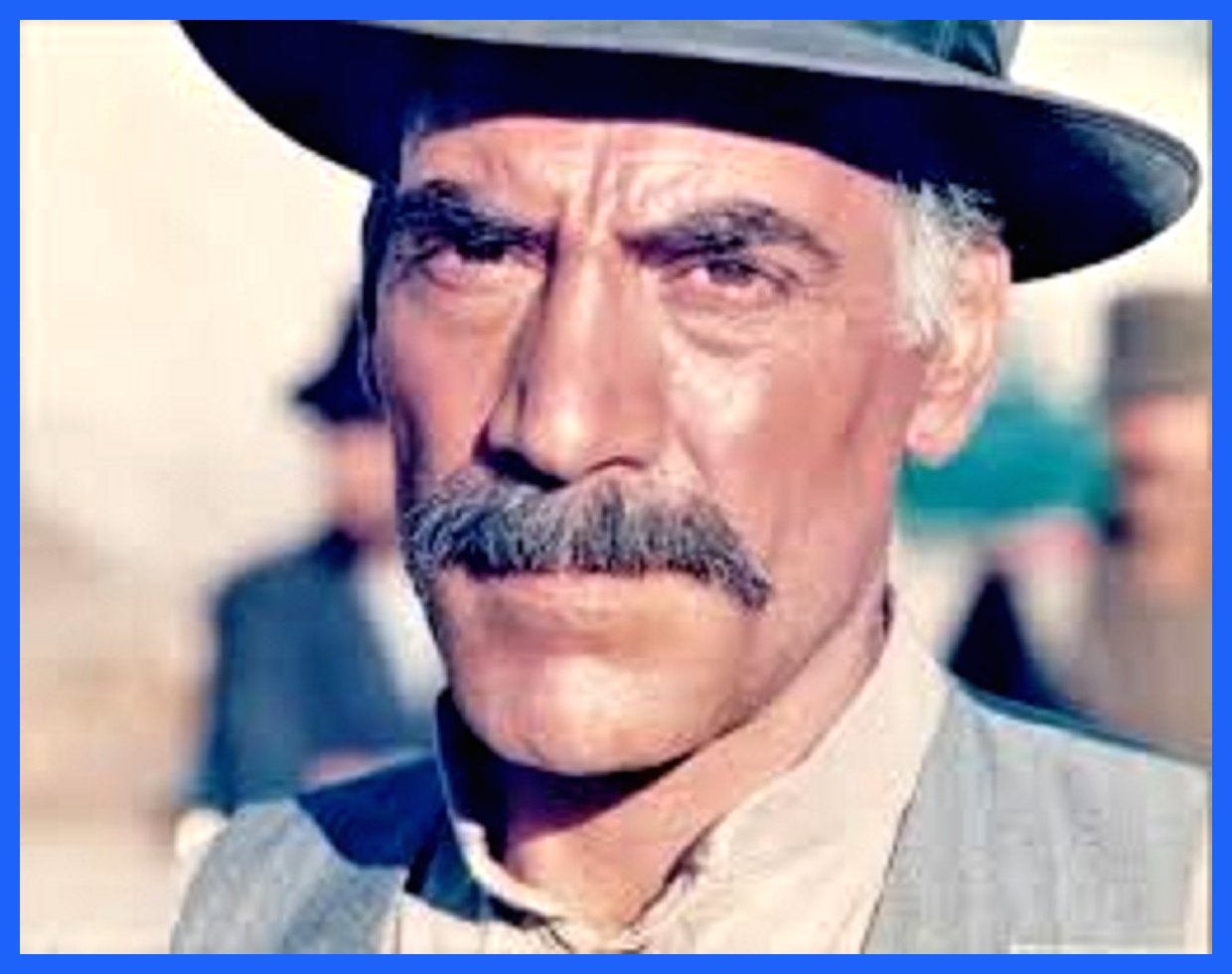 هادی اسلامی بازیگر مشهور قبل انقلاب در کنار همسر و دخترش؛ سال ۵۴(عکس)