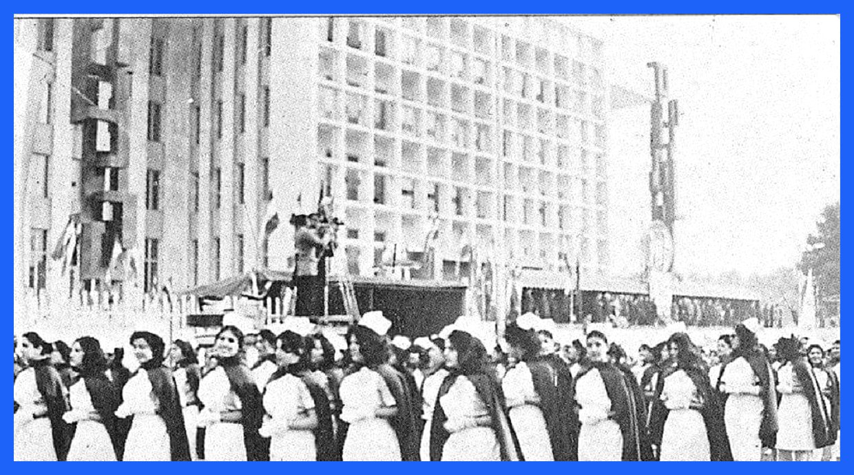 رژه سپاه بهداشت در مقابل مجلس سنا (عکس)