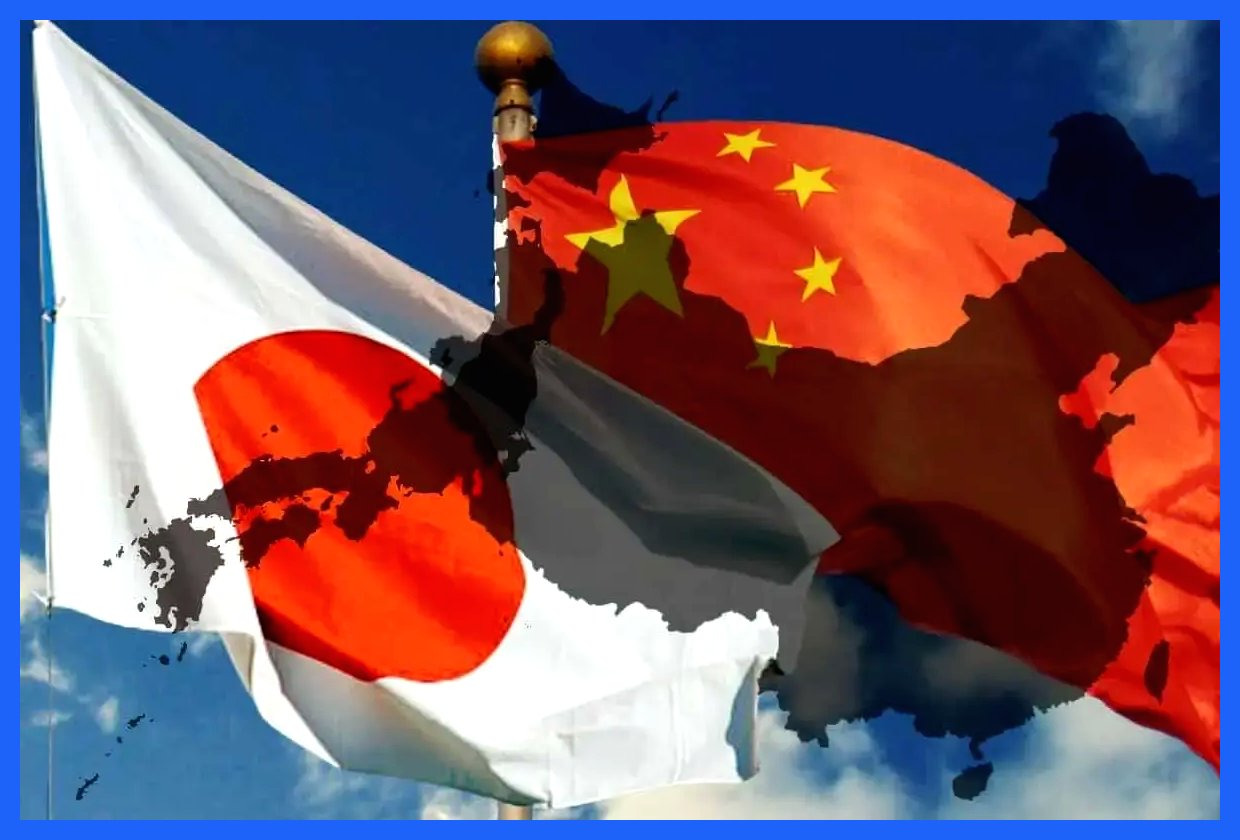 چین خواننده ژاپنی را وسط اجرا پایین کشید