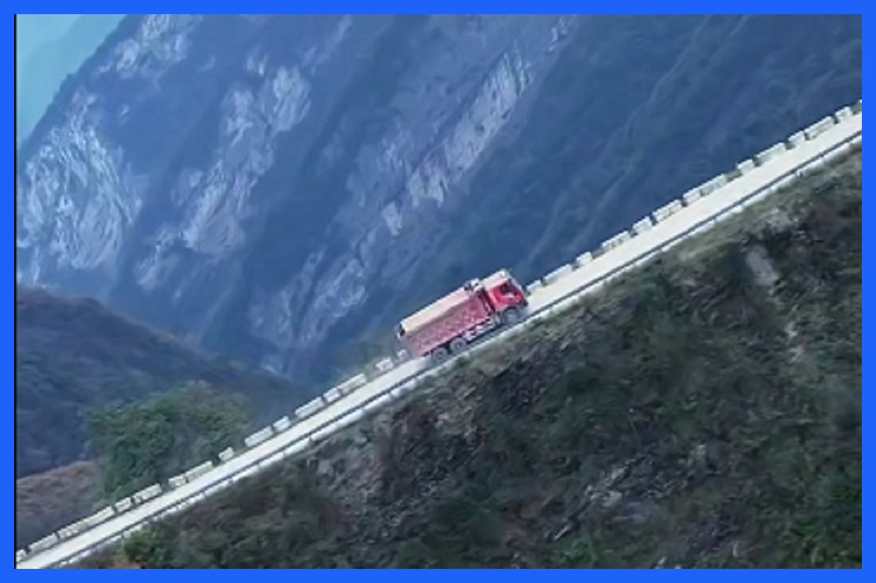 جاده آسمانی؛ پل ۱۸۰۰ متری بر فراز ابرها (فیلم)