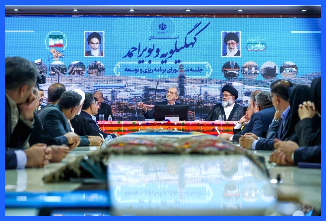 پزشکیان تأکید کرد که مدیران باید درک کنند که وظیفه آن‌ها خدمت به مردم است و نباید خود را آقابالاسر مردم تصور کنند. وی افزود که مدیران باید به عنوان خادمانی برای جامعه عمل کنند و همواره در مسیر خدمت به مردم گام بردارند. این دیدگاه می‌تواند به بهبود روابط بین مدیر