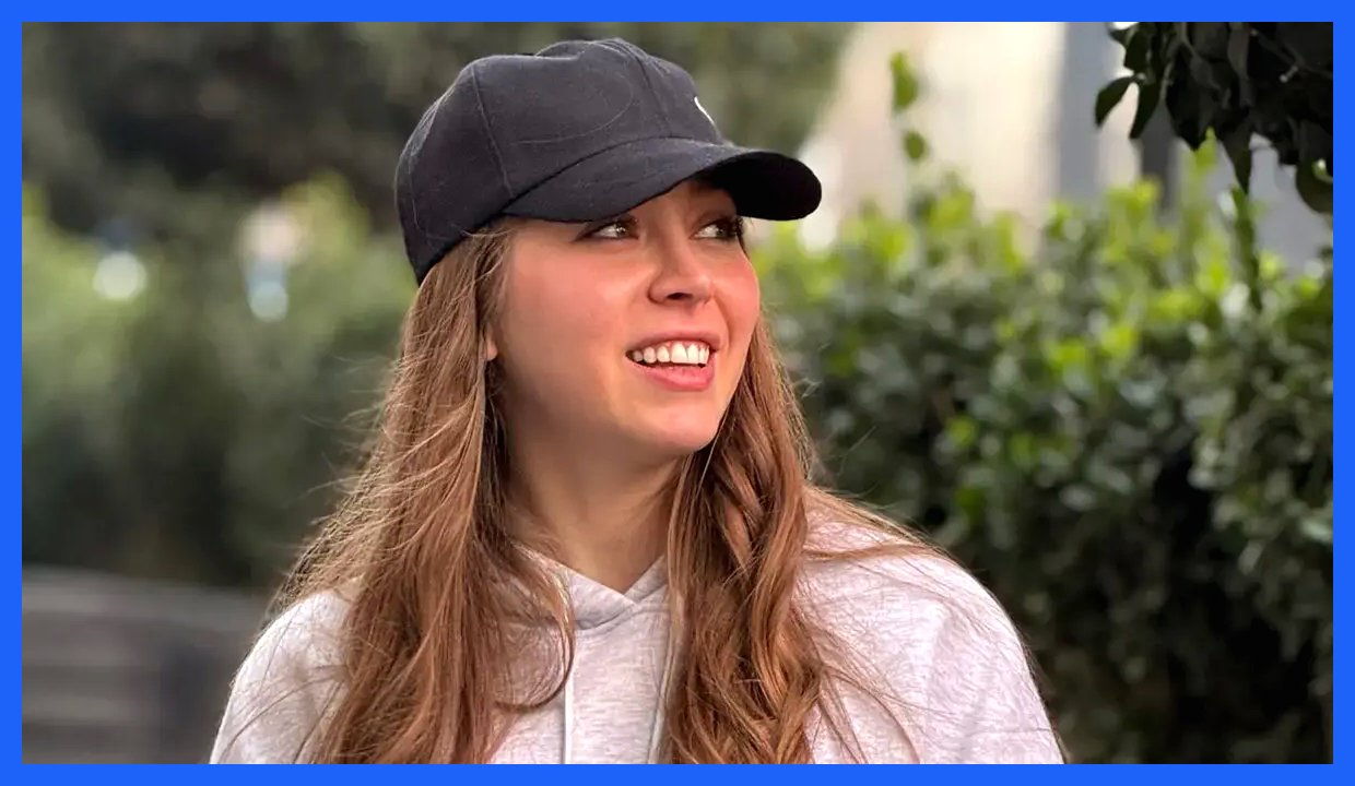 پریا مردانیان با هودی خاکستری و کیف لوکس در خیابان، چشم‌ها را خیره کرد! (عکس)