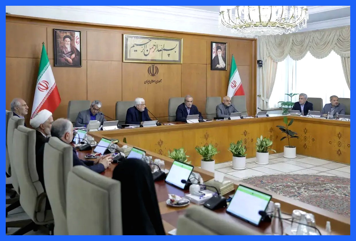 محسن هاشمی با اشاره به ضرورت برگزاری نشستی میان پزشکیان و افراد با نفوذ دولت، تأکید کرد که این جلسه باید به منظور جلوگیری از فعالیت‌های تندروها با رهبری برگزار شود. وی معتقد است که هماهنگی و تعامل میان نهادهای مختلف می‌تواند به کاهش تنش‌ها و بهبود وضعیت کنونی کمک کند. ه