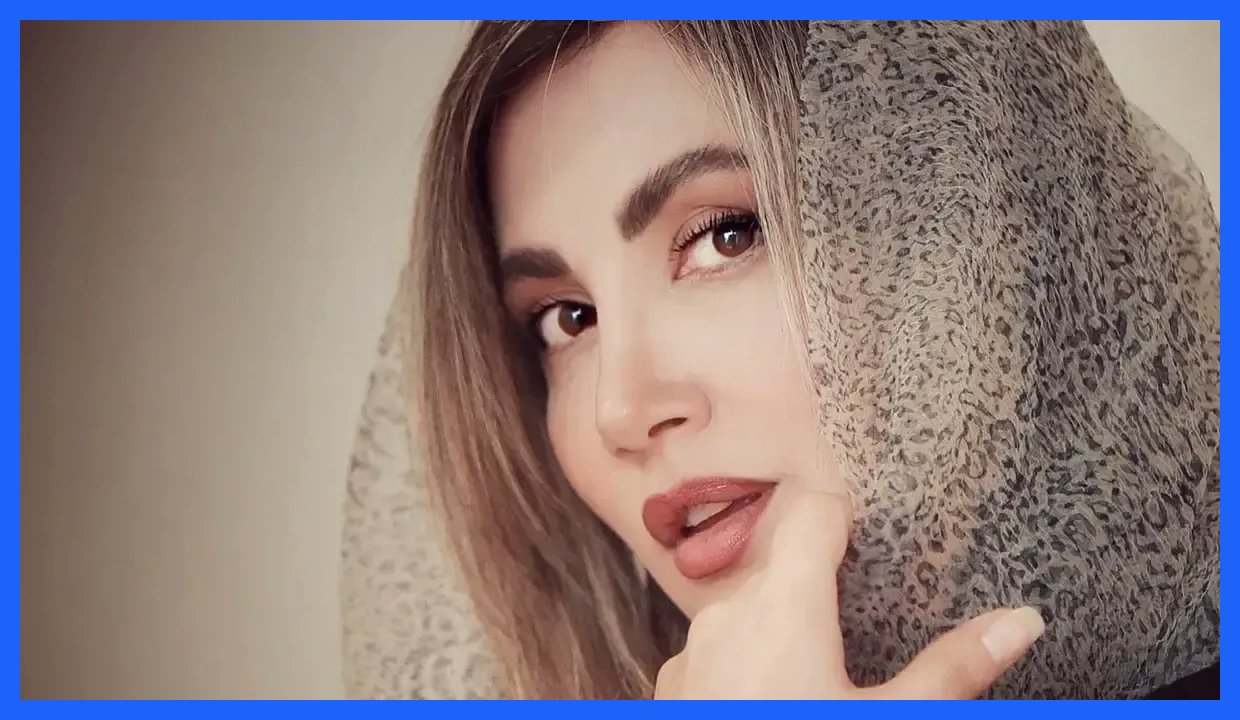 استایل زمستانی منحصر به فرد «سمیرا حسینی»؛ هارمونی هنری مشکی و خاکستری (عکس)