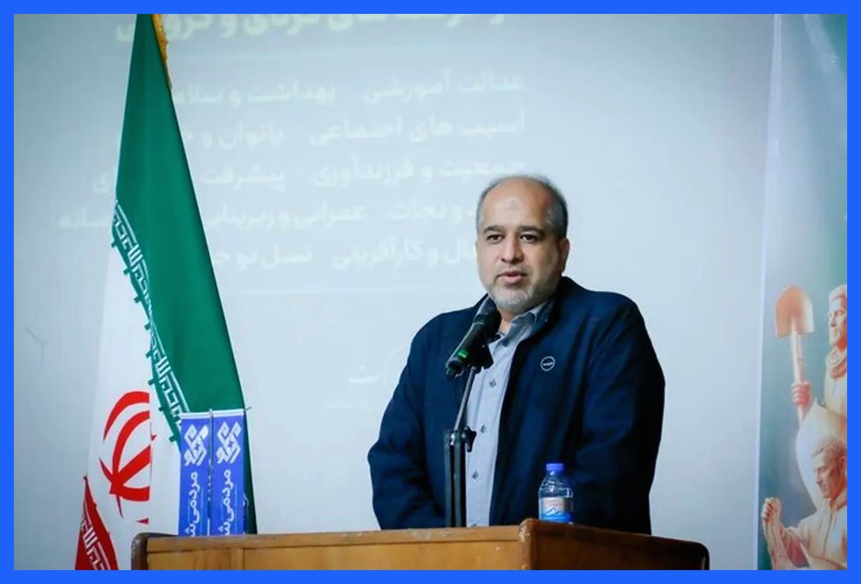 خضریان تأکید کرد: مدیرانی که هرگز طعم محرومیت را تجربه نکرده‌اند، قادر به درک واقعی خدمت‌رسانی نخواهند بود. این اظهار نظر نشان‌دهنده لزوم آشنایی مدیران با مشکلات اجتماعی و اقتصادی جامعه است تا بتوانند به طور مؤثر و عمیق‌تری به نیازهای مردم پاسخ دهند. به