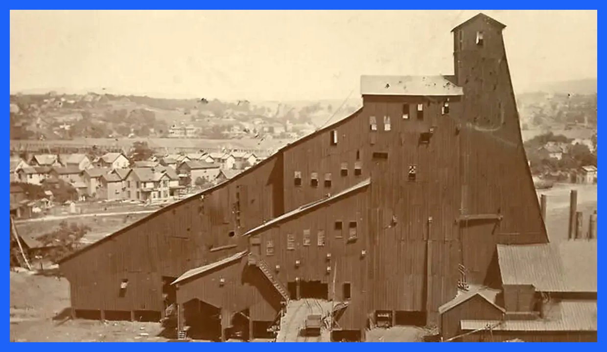 معماری خیره‌کننده یک ساختمان بزرگ چوبی (عکس)