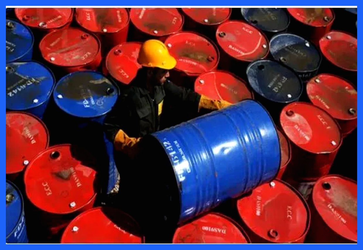 کاهش قیمت جهانی نفت در روز جمعه ۱۴ آذرماه