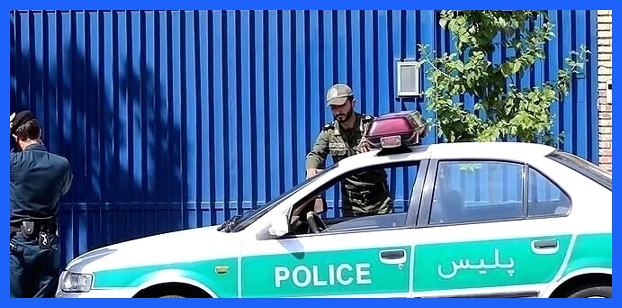 به گزارش آگاهنا، در نتیجه درگیری مسلحانه‌ای که در استان کرمان رخ داد، چهار نفر به شهادت رسیدند. این حادثه به دنبال برخورد نیروهای انتظامی با گروهی مسلح به وقوع پیوسته و جزئیات بیشتری از این واقعه در دست بررسی است. اقدامات لازم برای بررسی ابعاد این حادثه و شناسایی عاملان آن