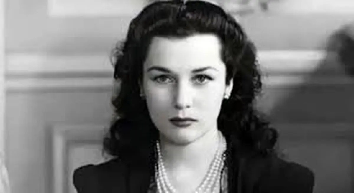 سفر به گذشته؛ فوزیه و پسرش در کشتی، دهه ۴۰ (عکس)