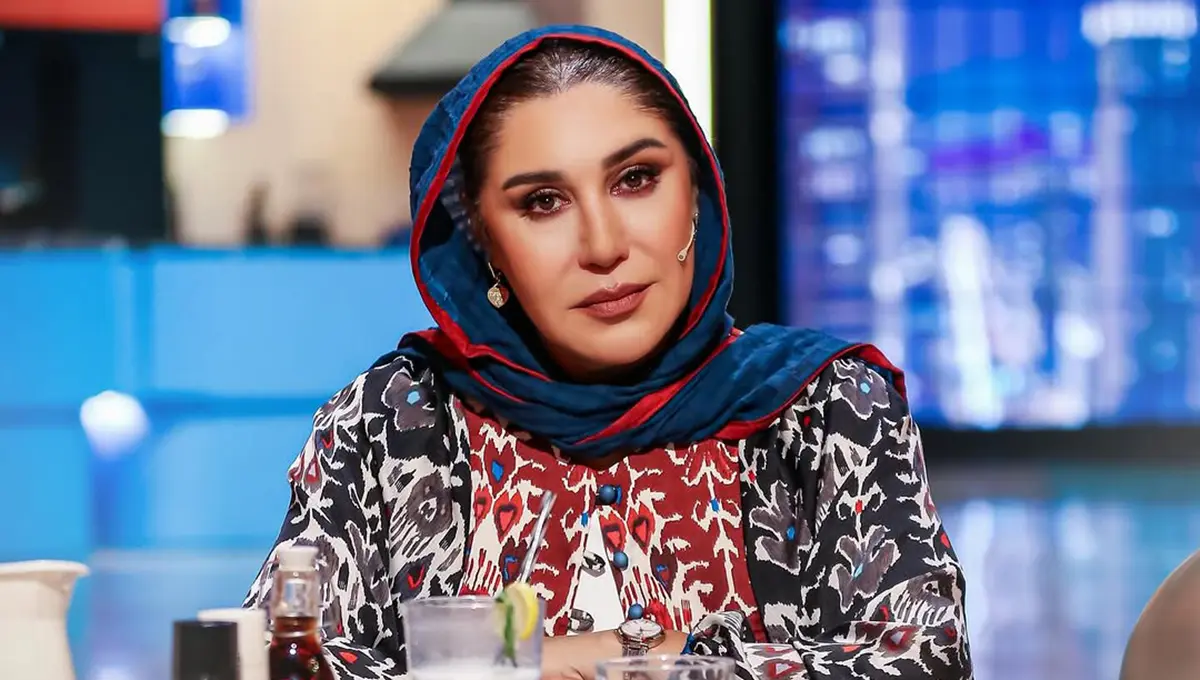 نسیم ادبی: شفرونی با رنگ‌های زنده و استایل پرجلوه در تلویزیون (عکس)