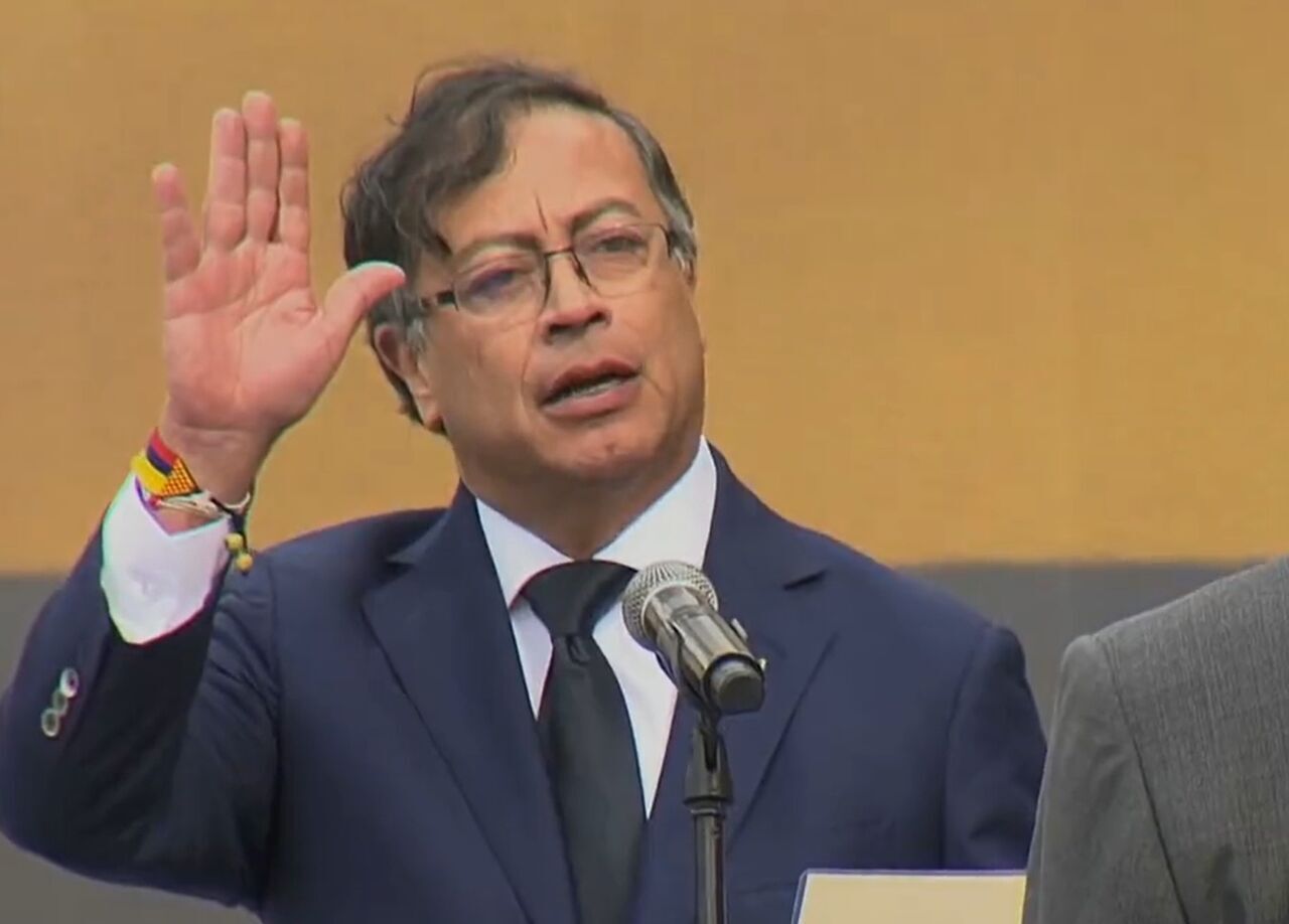 رئیس‌جمهور کلمبیا در اظهاراتی تأکید کرد که مواد مخدر تنها بهانه‌ای برای مداخله در ونزوئلا است و هدف واقعی دونالد ترامپ، دستیابی به نفت این کشور می‌باشد. وی همچنین بر این نکته تأکید کرد که مشکل اصلی کشور ونزوئلا، کمبود دموکرا