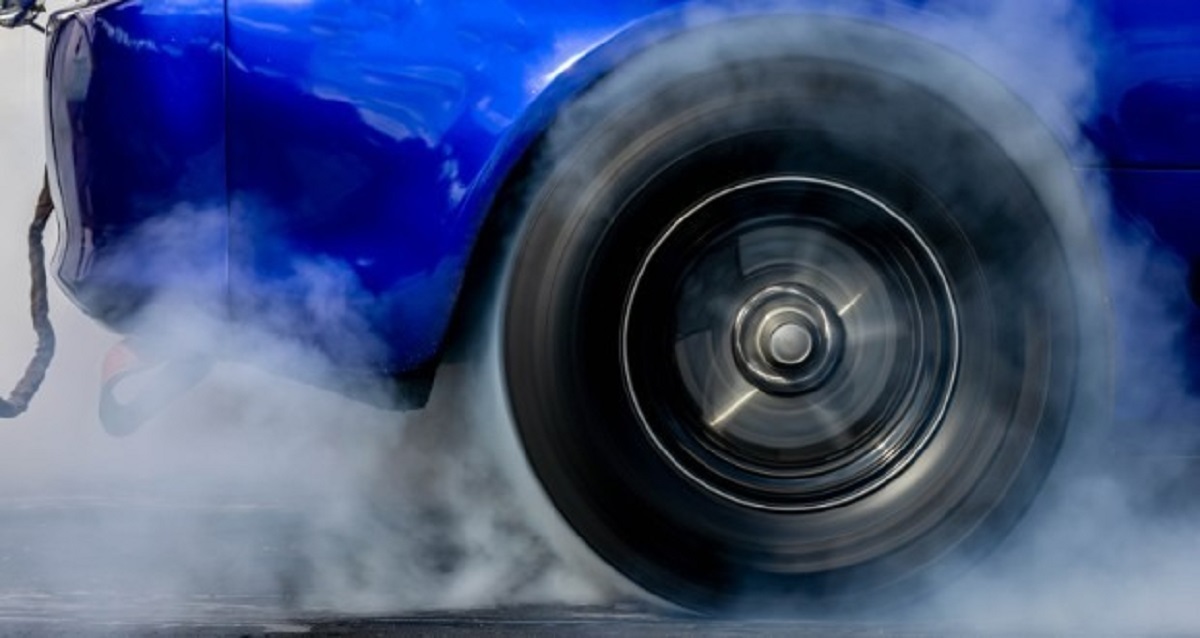 چرا موتور خودرو با گذشت زمان ضعیف می‌شود؟ علت‌ها و راه‌حل‌های کاهش قدرت اسب بخار