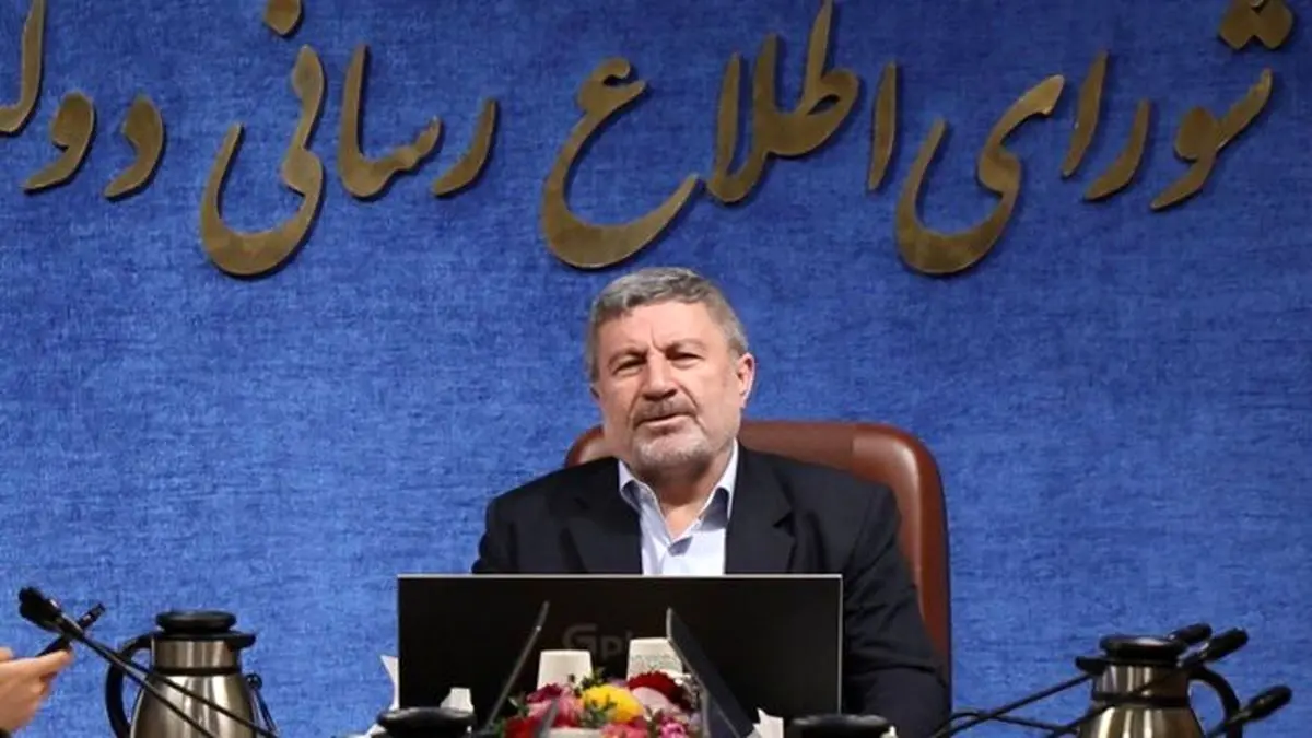 روزنامه خراسان به انتقاد از الیاس حضرتی پرداخت و اظهار داشت که وی در خصوص ابلاغ نظر رهبر معظم انقلاب درباره حجاب، سخنان درستی را بیان نکرده است. این روزنامه همچنین تأکید کرد که رهبر انقلاب بر ضرورت اقناع جامعه در این زمینه تأکید دارند و باید به این موضوع توجه بیشتری شود.