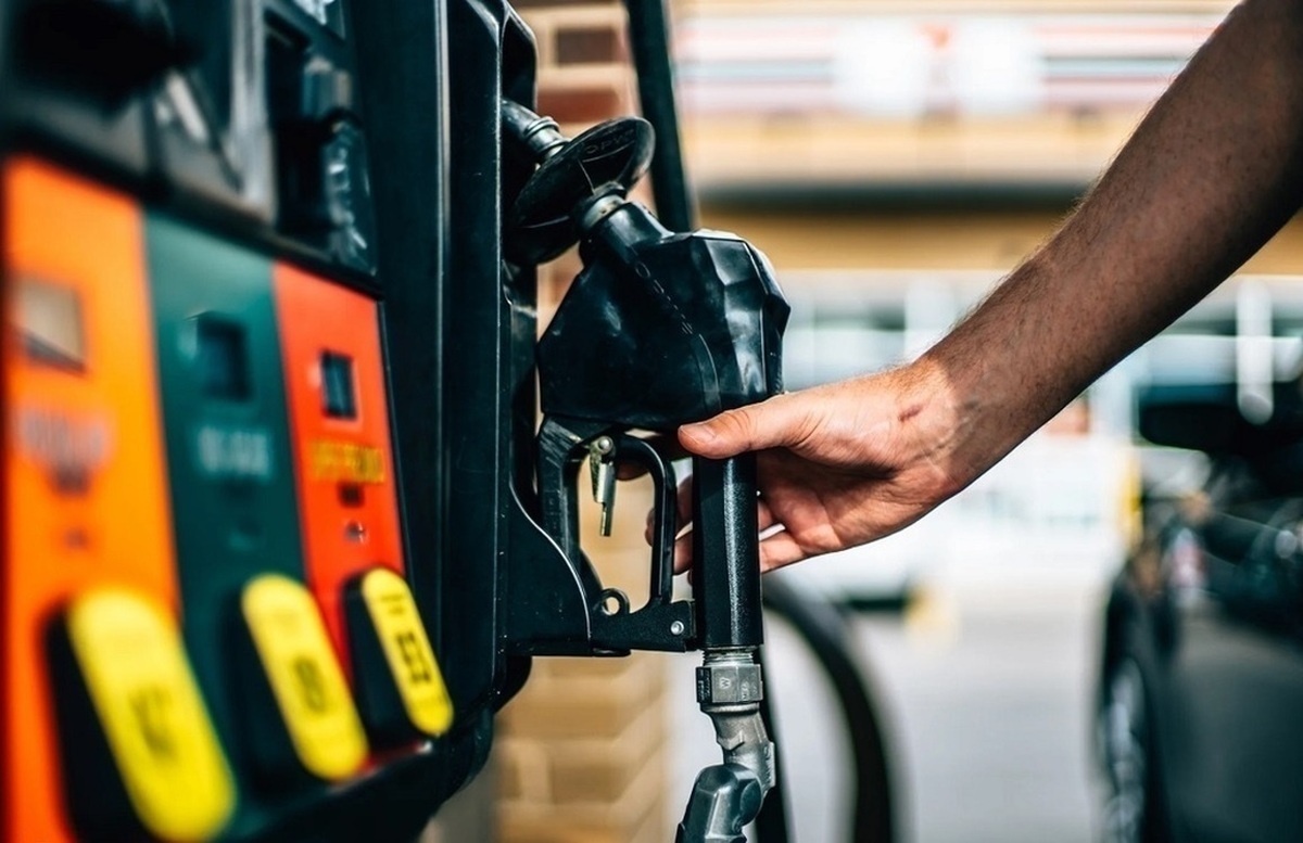 کوه موش زایی روزنامه اطلاعات؛ طرح جدید برای مقابله با قاچاق بنزین اثرگذار نیست!