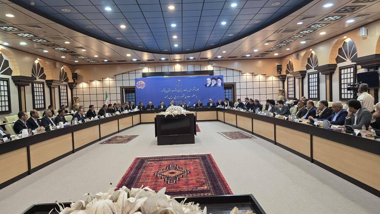 معاون رئیس جمهور اعلام کرد که به ناچار باید بخشی از یارانه بنزین را تغییر دهیم. وی همچنین افزود که افزایش قیمت بنزین ابتدا از خودروهای دولتی آغاز خواهد شد. این تصمیم به منظور بهینه‌سازی مصرف سوخت و مدیریت منابع کشور اتخاذ شده است. به گزارش آگاهنا، این تغییرات در راستای سیاست‌های دولت برای به