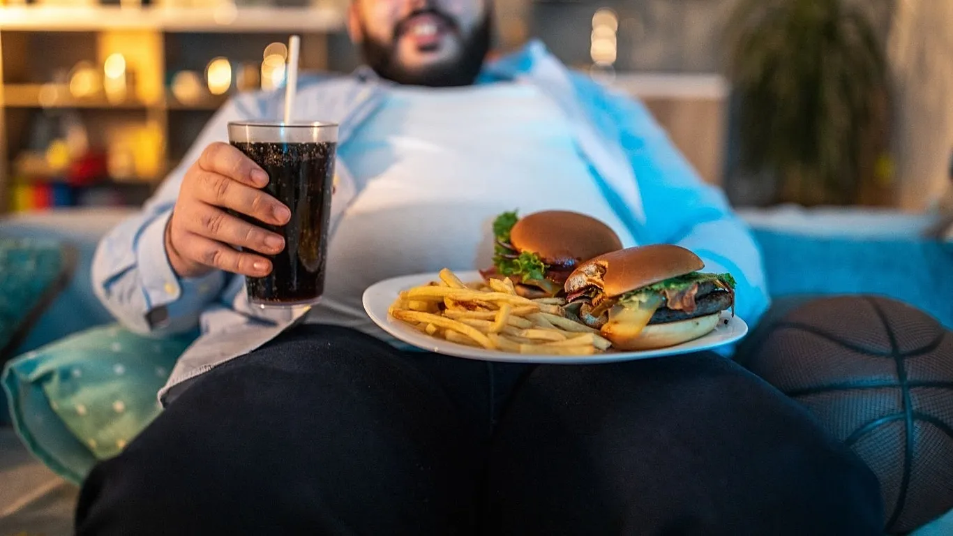 اینفلوئنسر ۳۰ ساله روسی قربانی چالش «پرخوری» شد