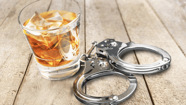 فارس: بازداشت ۷ بازیگر سرشناس‌ با ۳۸ لیتر مشروب