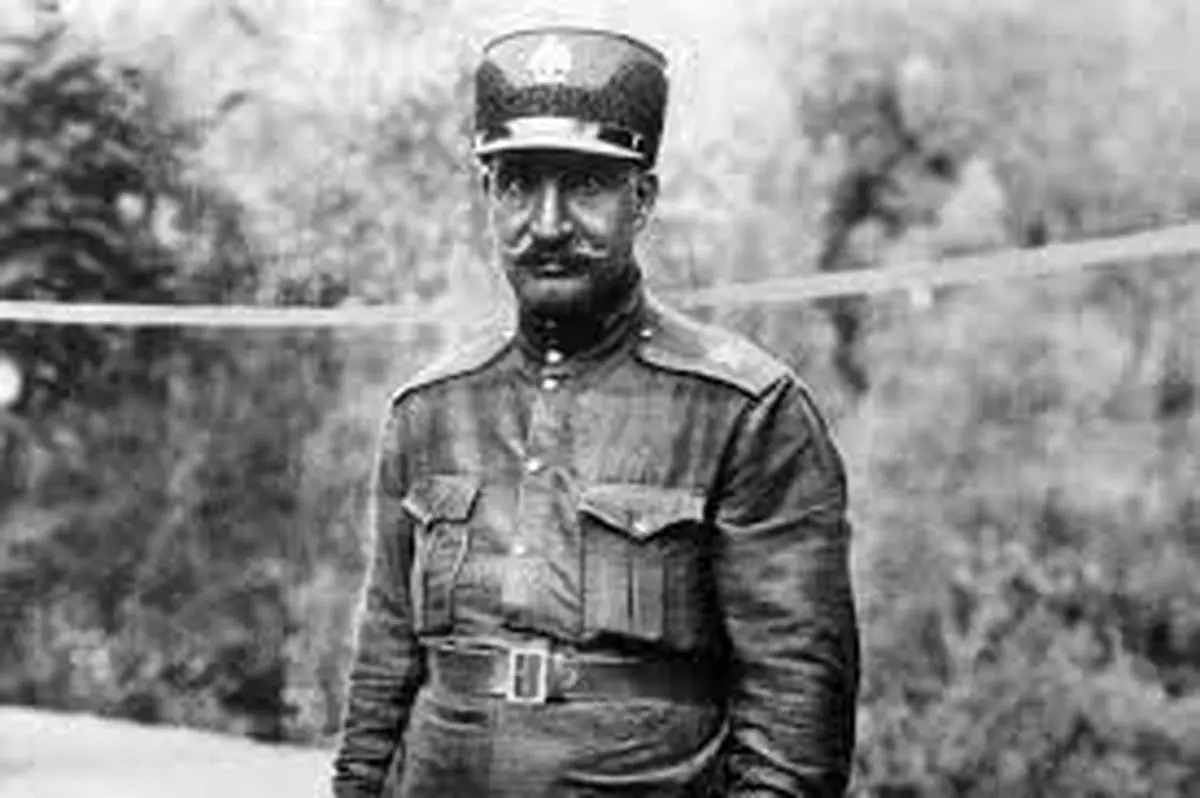 سفر به گذشته؛ استعفای رضاشاه به همراه محمدرضا پهلوی در سال 1320 (عکس)