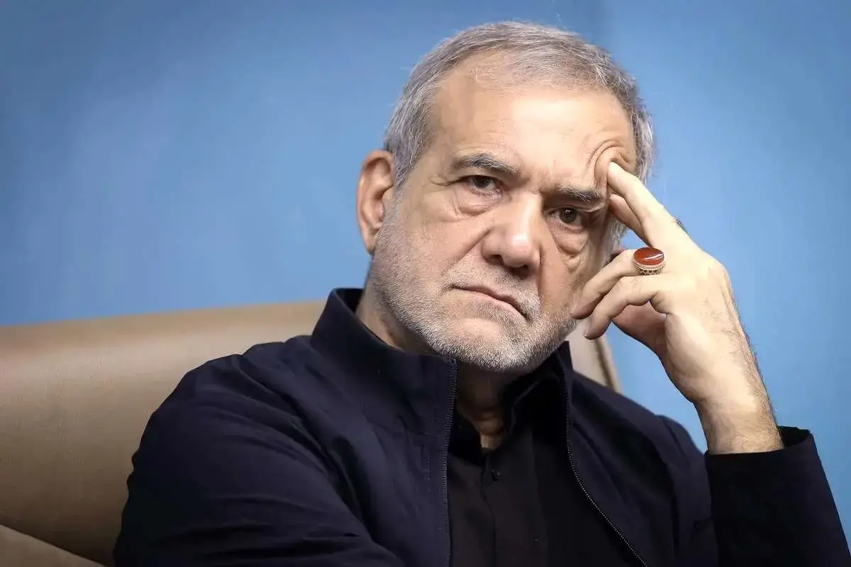 به گزارش آگاهنا، انتقاداتی به آقای پزشکیان مطرح شده است که برخی معتقدند او به جای اصلاح و بهبود وضعیت، در حال ایجاد مشکلات جدید است. این نگرانی‌ها نشان‌دهنده انتظار بالای مردم از مسئولان برای ایجاد تغییرات مثبت و سازنده در جامعه است.