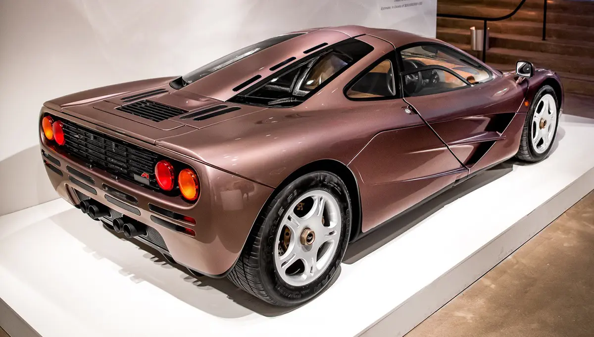 مک‌لارن F1 در رنگ منحصر به فرد کریتون براون رونمایی شد (تصاویر)