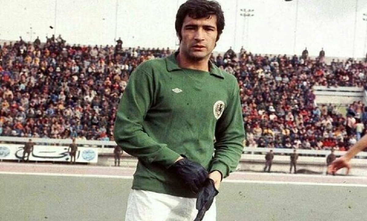 لحظه‌ای دوستانه از عارف، ستار و ناصر حجازی در دهه ۵۰ (عکس)