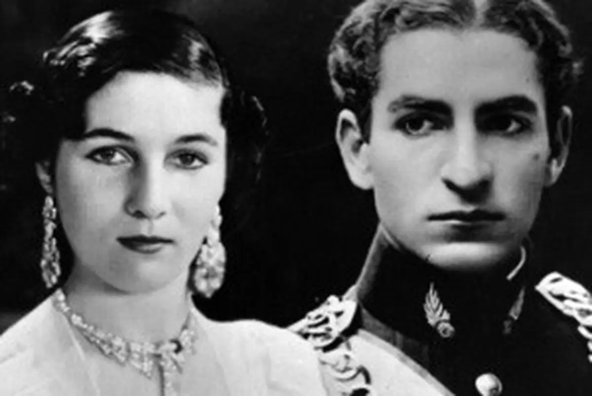 لحظه‌ای تاریخی از عروسی محمدرضا پهلوی و فوزیه در تهران؛ سال 1318 (عکس)