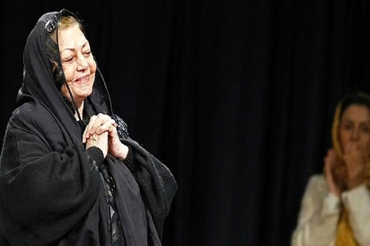 عکس دیدنی از حمیده خیرآبادی در ۳۷ سالگی، پشت صحنه تئاتر سال ۱۳۴۰