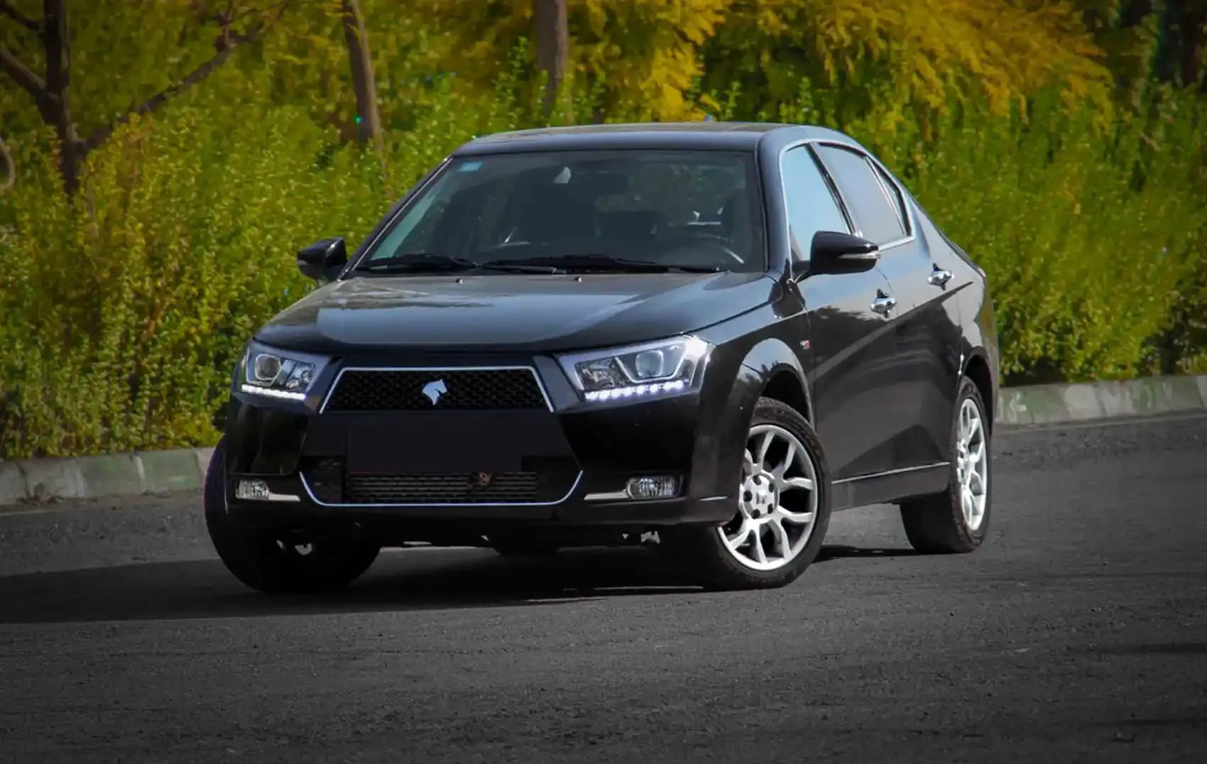 قیمت محصولات ایران‌خودرو در ۲۰ آذر ۱۴۰۴: تفاوت قیمت دنا پلاس دنده‌ای و اتومات چقدر است؟