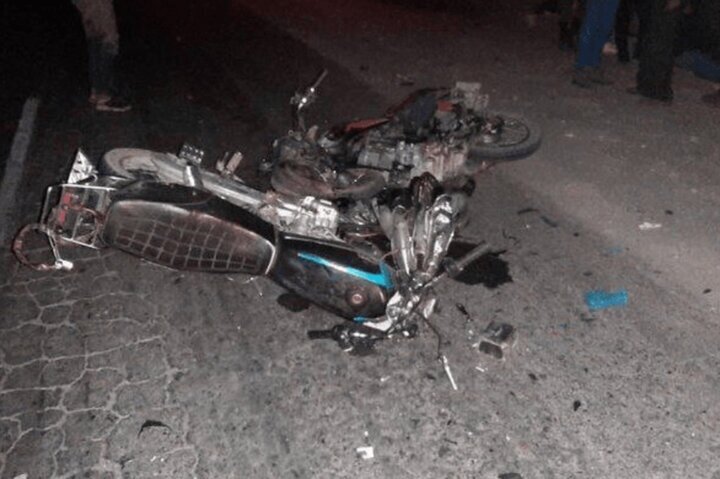 به گزارش آگاهنا، در دو حادثه تصادف موتوری که به تازگی در کشور اتفاق افتاد، پنج نوجوان جان خود را از دست دادند. این حوادث دلخراش بار دیگر ضرورت توجه به ایمنی در تردد موتورسیکلت‌ها و رعایت قوانین راهنمایی و رانندگی را به نمایش گذاشت. مقامات مربوطه در حال بررسی