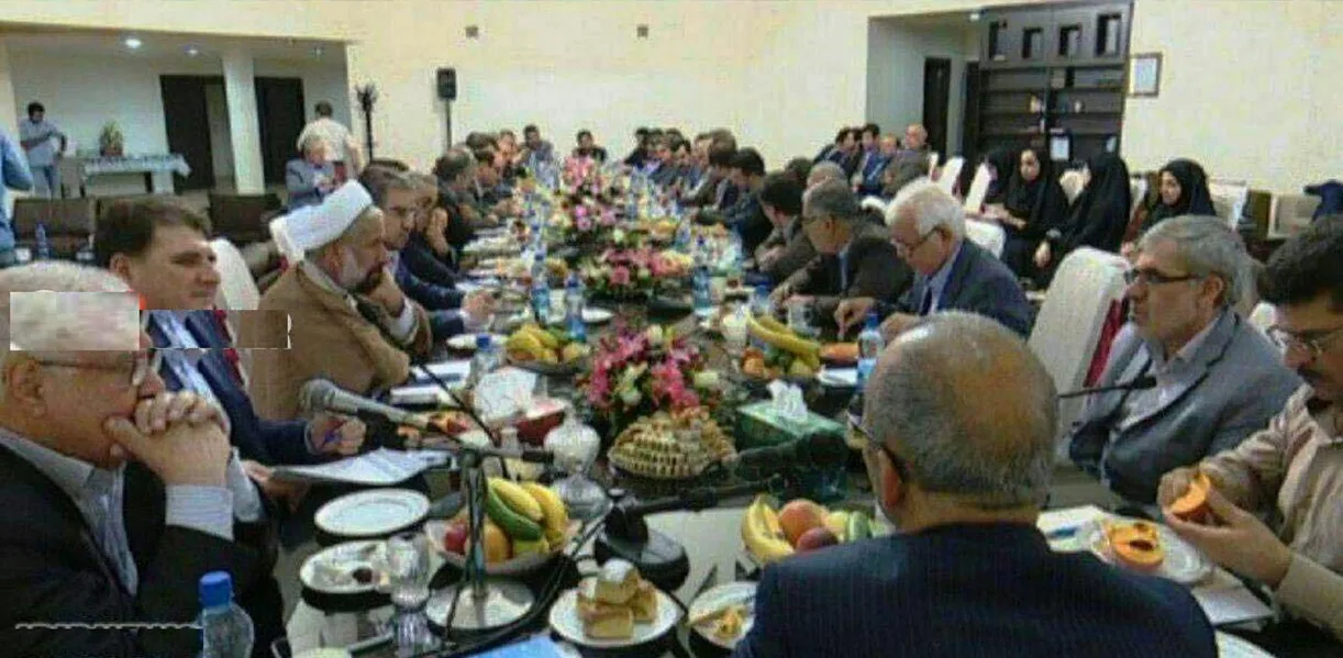 ادارات دولتی از ارائه چمن، میوه، شیرینی، شام و ناهار به کارکنان خود منع شدند. این تصمیم به منظور صرفه‌جویی در هزینه‌ها و بهینه‌سازی منابع مالی اتخاذ شده است. انتظار می‌رود این اقدام تأثیر مثبتی بر مدیریت مالی ادارات دولتی داشته باشد. به گزارش آگاهنا، جزئی