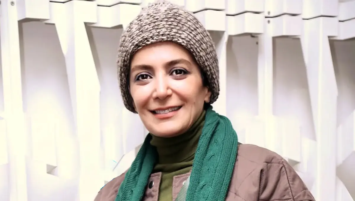 استایل زمستانی الهام کردا با کلاه بافت در اکران فیلم «آن سوی حصارهای لاله‌زار» (عکس)