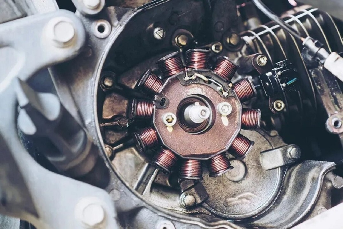 راهنمای کامل سیستم جرقه‌زنی موتور سیکلت: آشنایی با اجزا و راه‌حل‌های مشکلات