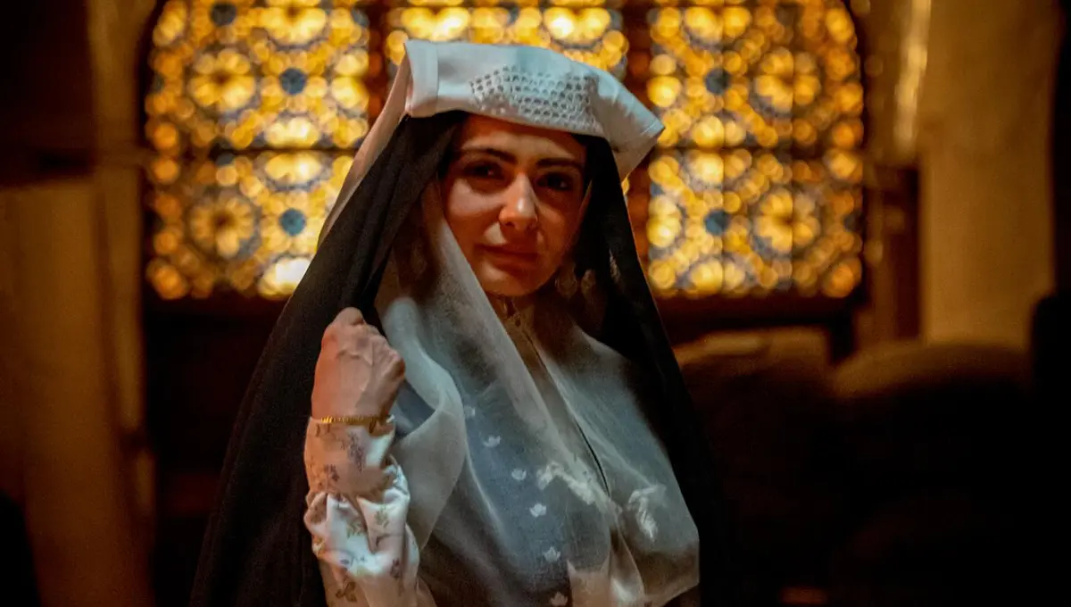 لیندا کیانی در نقش عصمت «بامداد خمار» با گریم و پوشش خاص زیر چادر مشکی! (عکس)