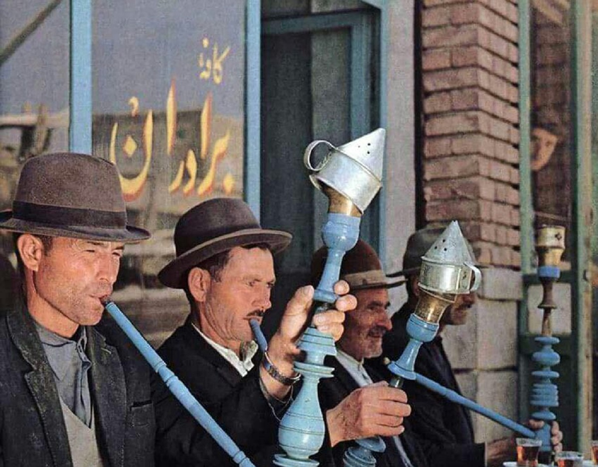 کافه برادران در تهران، سال ۱۳۵۰: نگاهی به خاطرات گذشته (عکس)