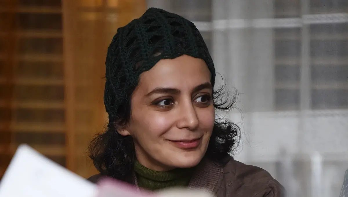 الهام کردا به مناسبت رونمایی از «فضای خالی» در استایلی پاییزی در کنار بازیگران حاضر شد (عکس)