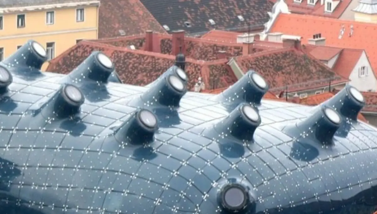 دوستی با بیگانگان در دل اتریش! (+عکس)