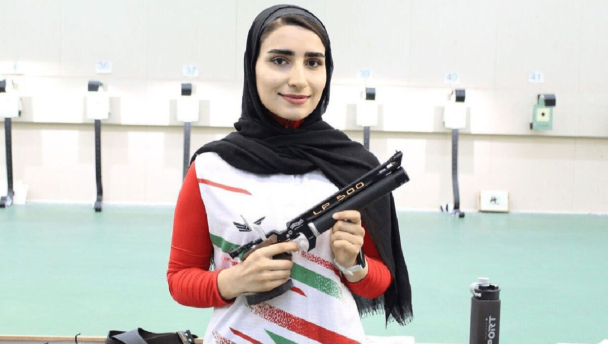 انتقاد هانیه رستمیان: «قراردادها حتی هزینه ۲۰۰ میلیون تومانی سلاح و مهمات را هم تأمین نمی‌کنند»