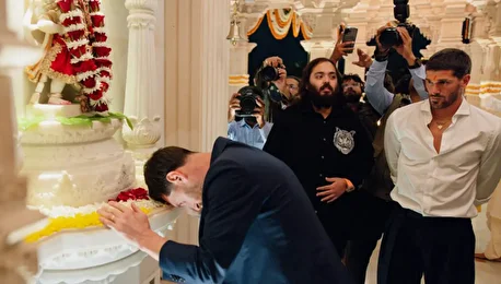 مسی در معبد هندو: تصاویری که همه جا دست به دست می‌شود