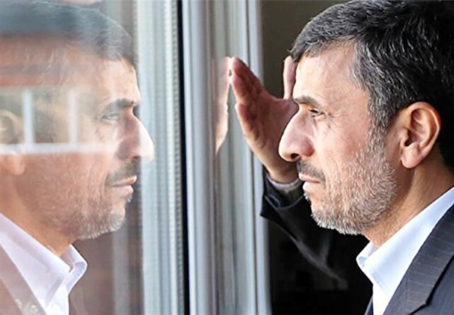 به گزارش آگاهنا، در چنین روزهایی در دو دهه پیش، محمود احمدی‌نژاد، رئیس‌جمهور وقت ایران، در اقدامی جنجالی سنگی را به چاه هولوکاست انداخت. این اقدام نمادی از مواضع controversial او در خصوص تاریخ هولوکاست و ابراز نظراتش در این زمینه بود. این